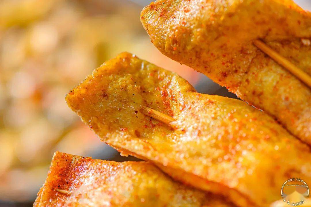 烤豆干烤鸡脆骨烤五花肉烤牛肉串宵夜除了小龙虾,怎么能少了烤串呢.