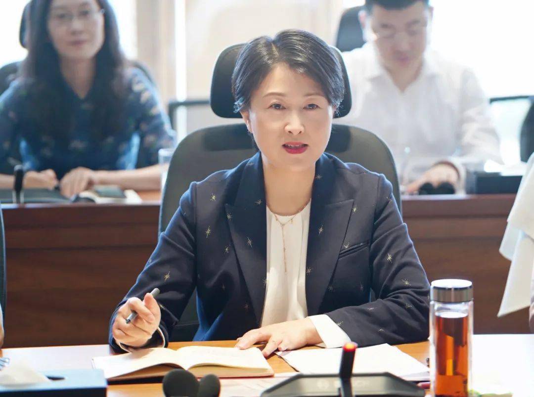 亚洲基础设施投资银行区领导王蓓蕾,梁智垚,区有关部门负责同