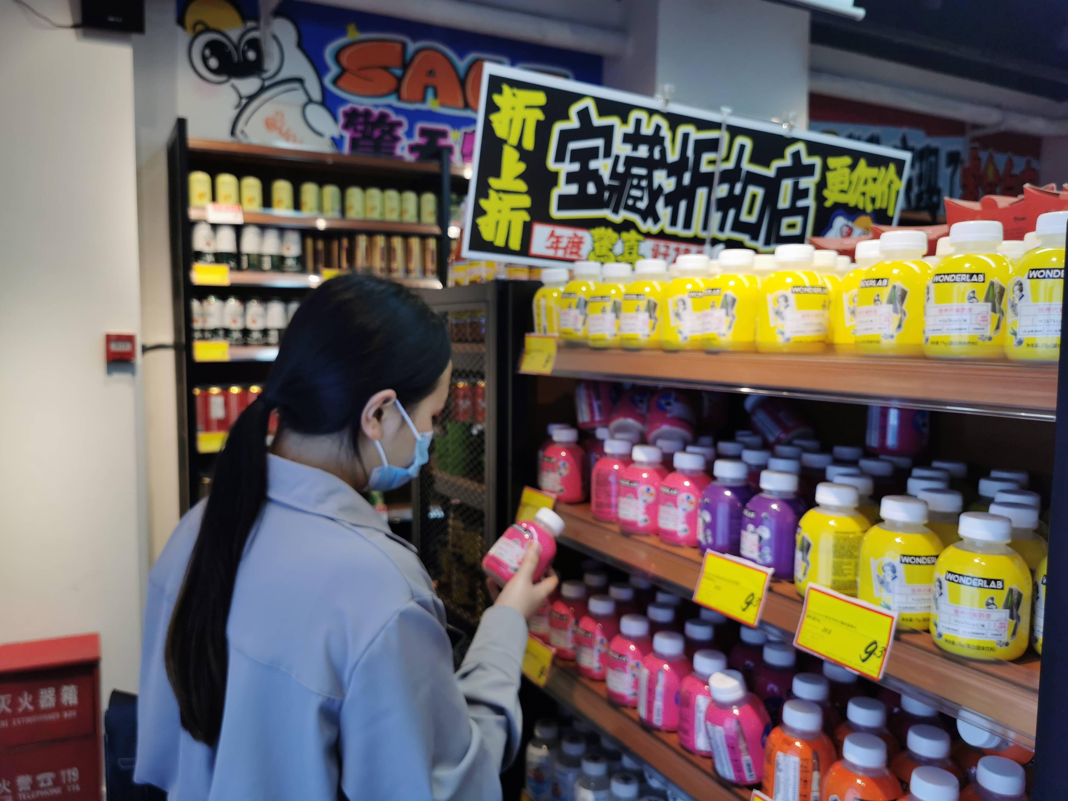 竞争格局尚未定型与传统进口食品折扣店相比,如今的临期特卖超市趋于