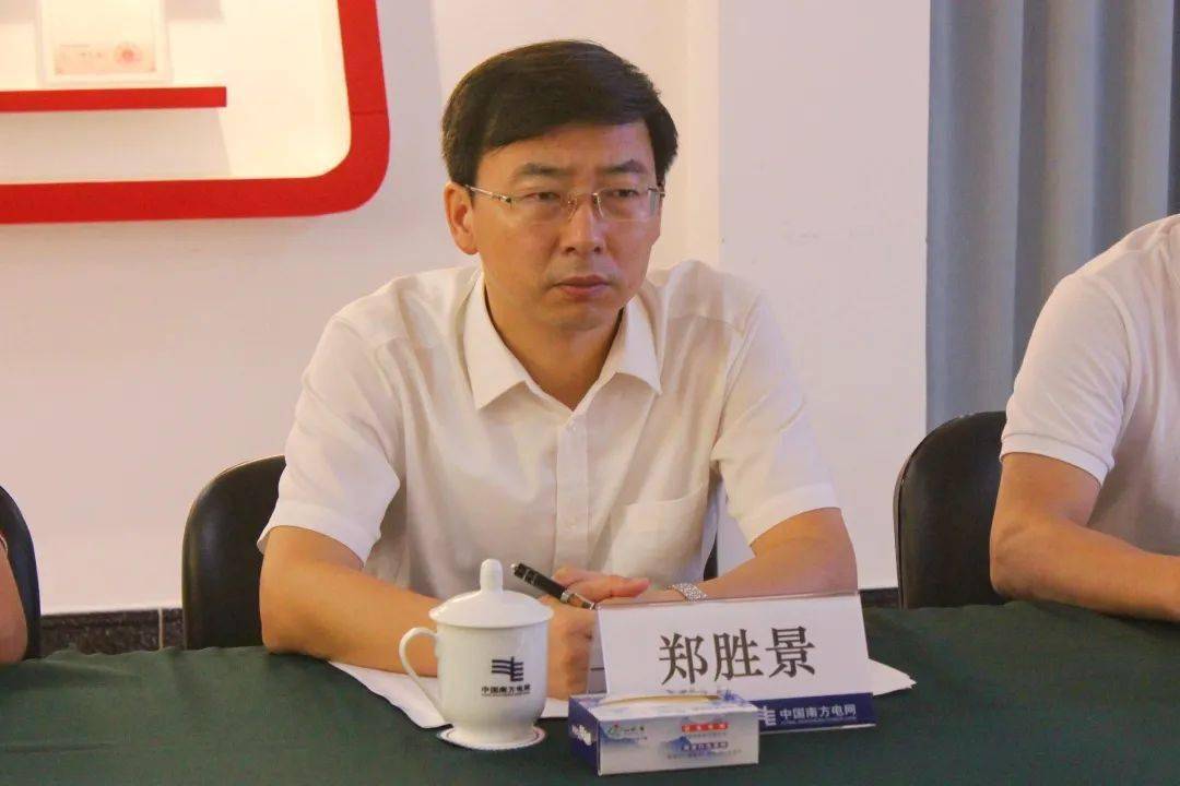 座谈会上,在听取了市总工会工作汇报后,郑胜景对桂林的工会工作给予