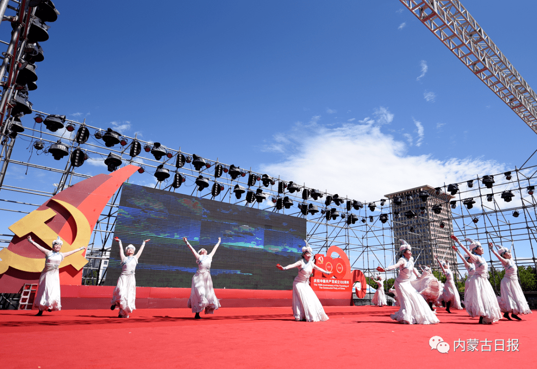 全区乌兰牧骑月活动在锡林浩特启动 交流