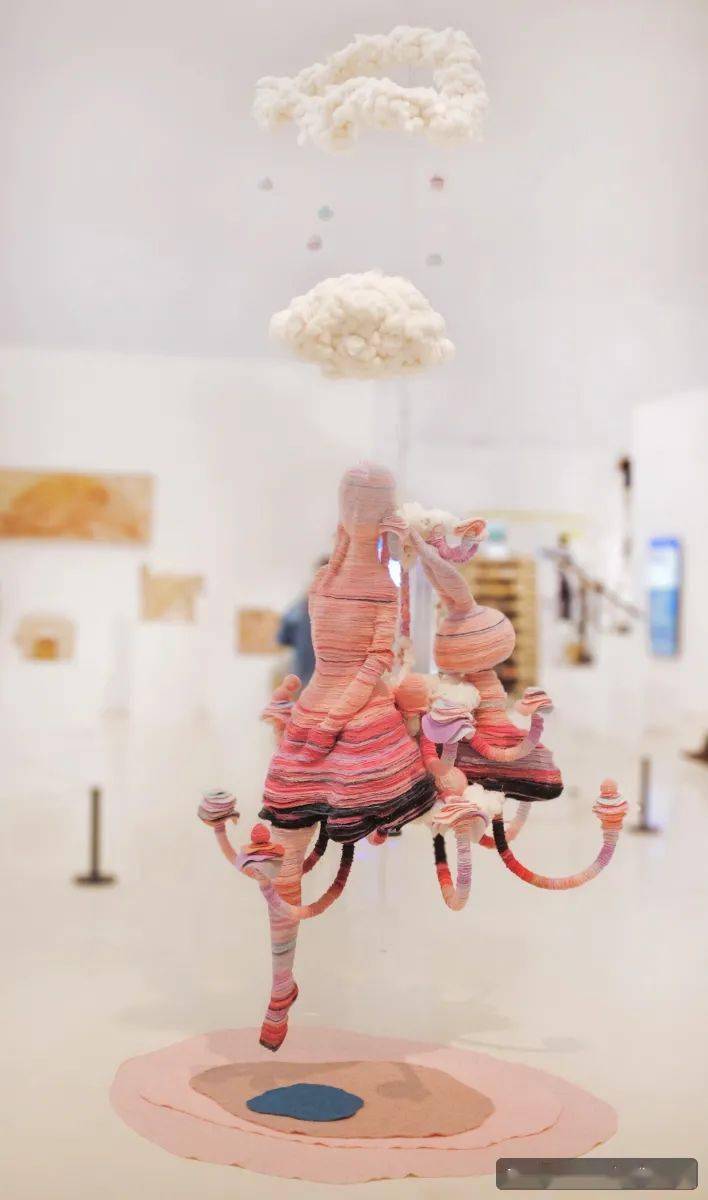 央美毕业展火了16亿次播放量冲上热搜美术界饕餮盛宴简直太震撼了