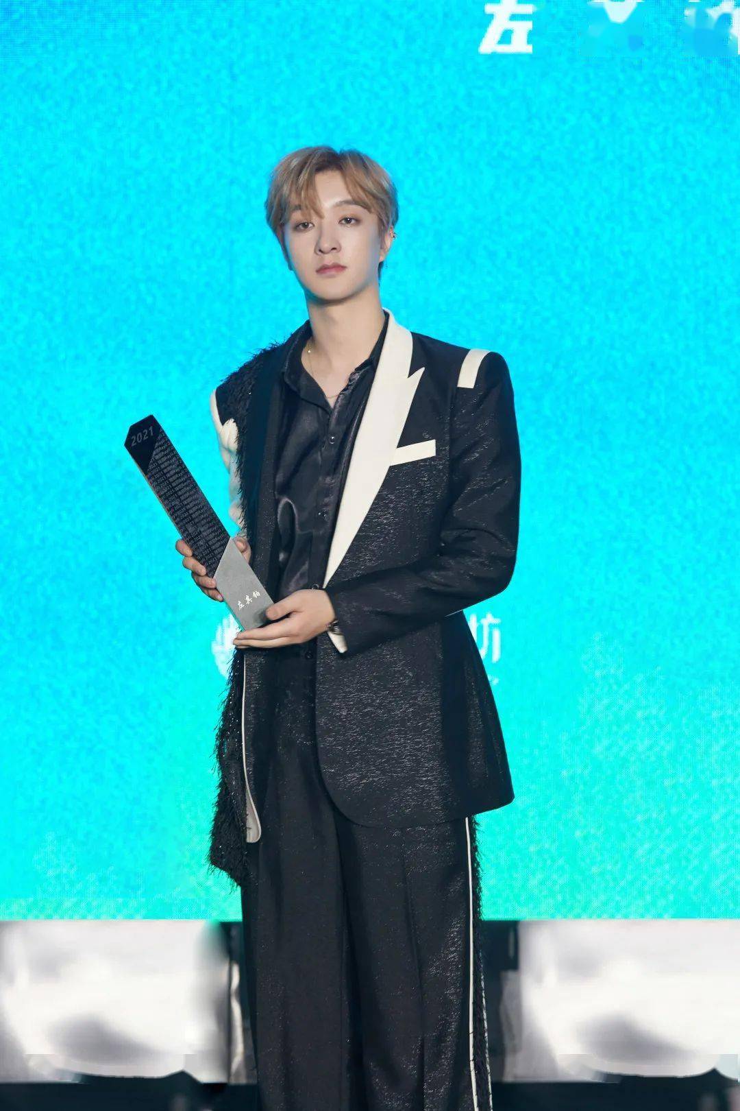 艺人 邵明明瑞丽年度最具商业价值艺人 蔡翊昻瑞丽年度星势力新星组合