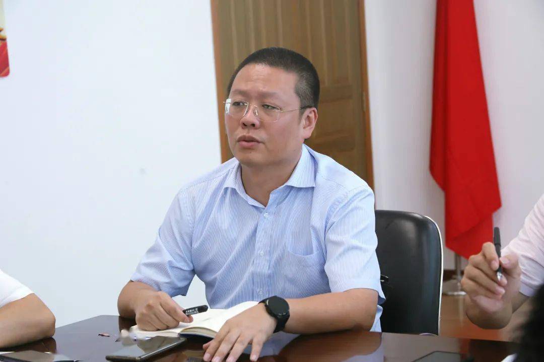 我校召开新任中层干部任前廉政谈话会_黄学斌