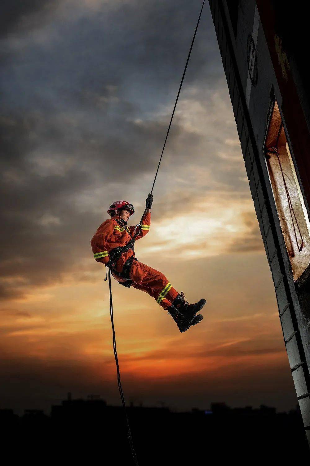 风华百年蓝焰闪耀庆祝建党百年书画摄影作品展