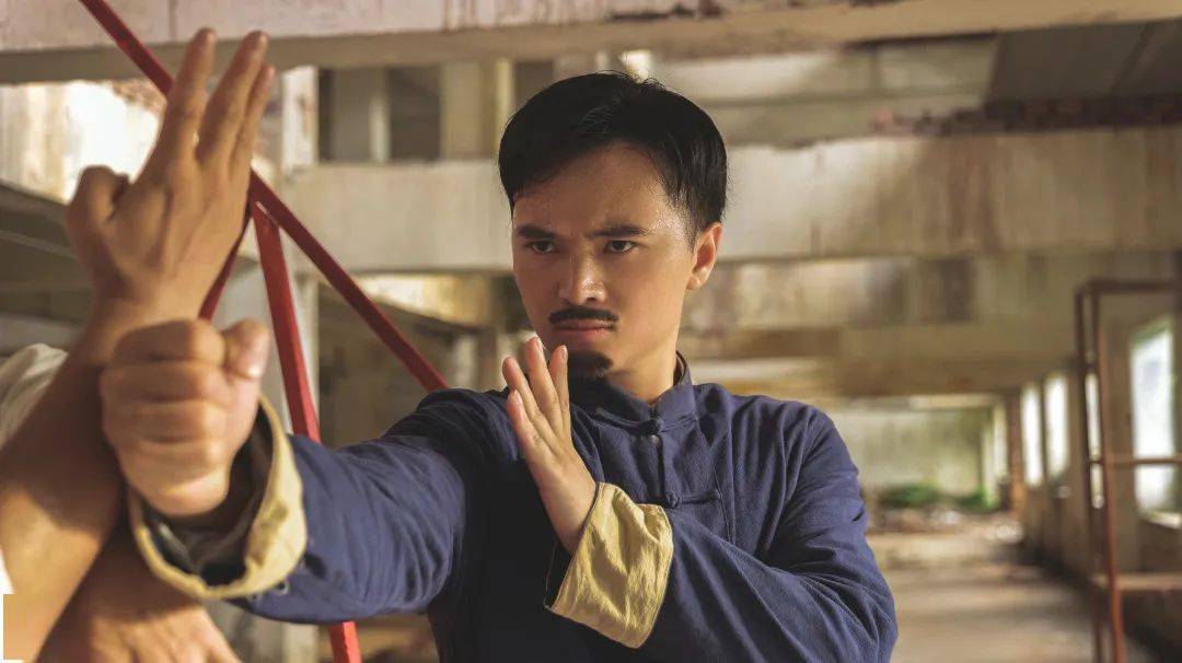 "横漂"演员自己拍武侠片爆火!获700万点赞!_朱仙