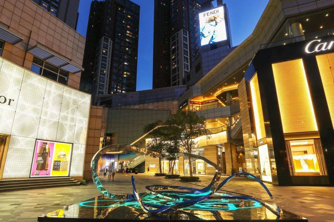 生生如环万物更新艺术家周力大型雕塑作品亮相深圳万象城