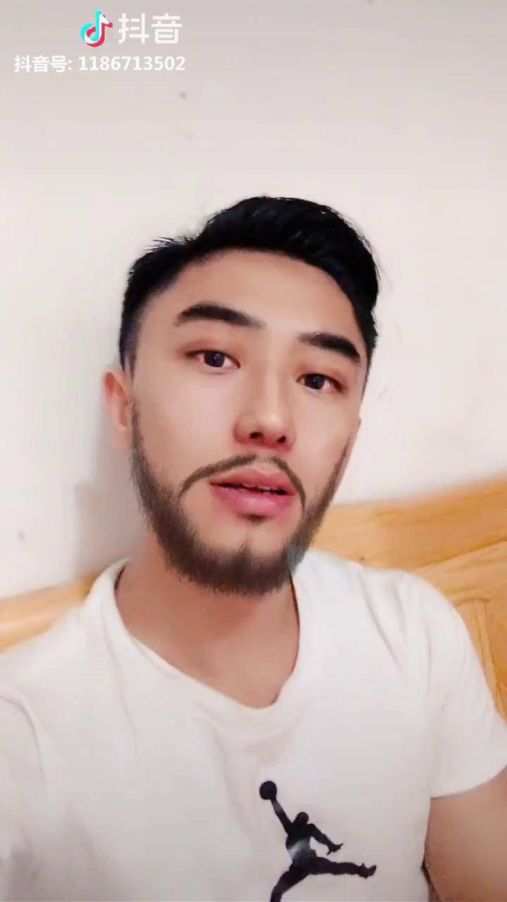 为什么十个络腮九个帅