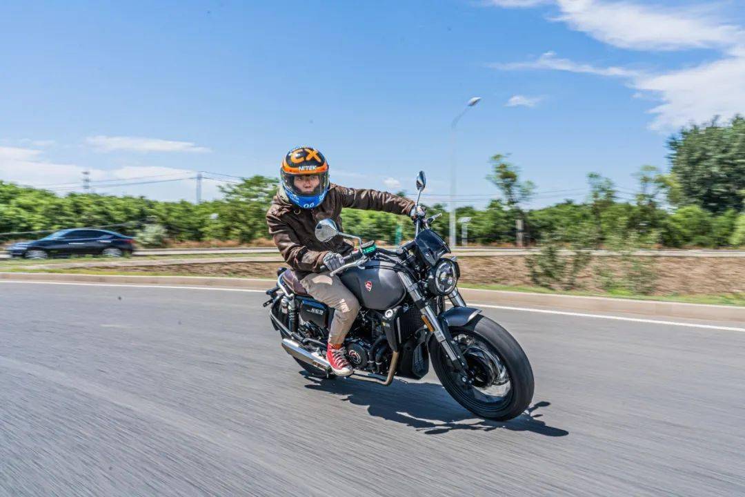 2021再度进化试驾全新赛科龙re3