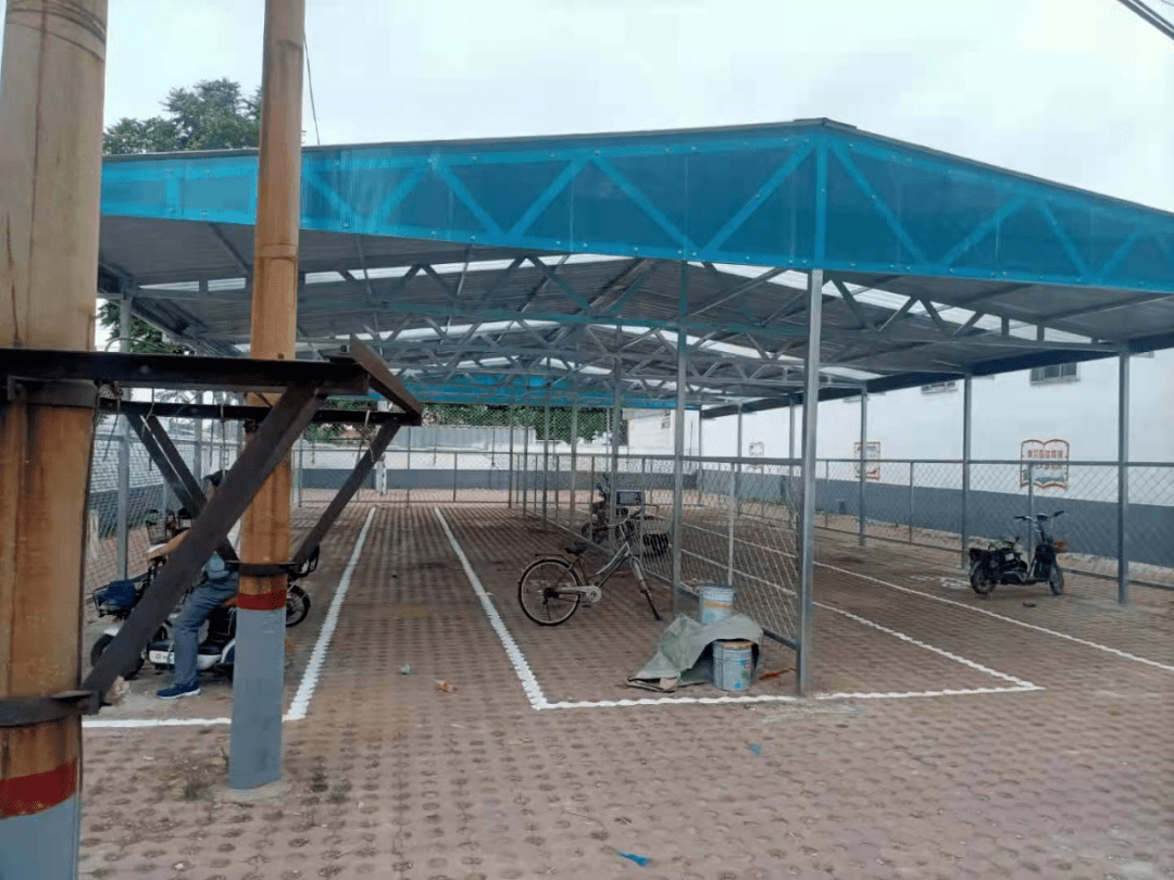 我为群众办实事快又快建车棚实打实办实事