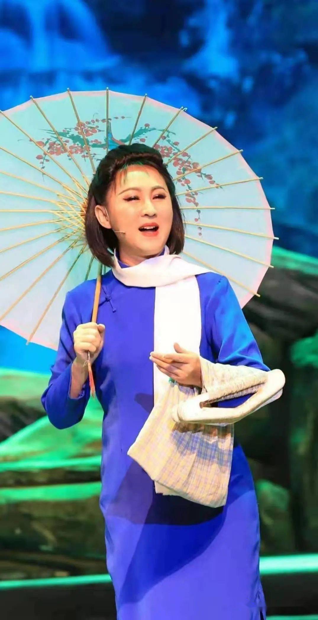 每天一歌歌剧表演艺术家高咏梅再次演绎绣红旗