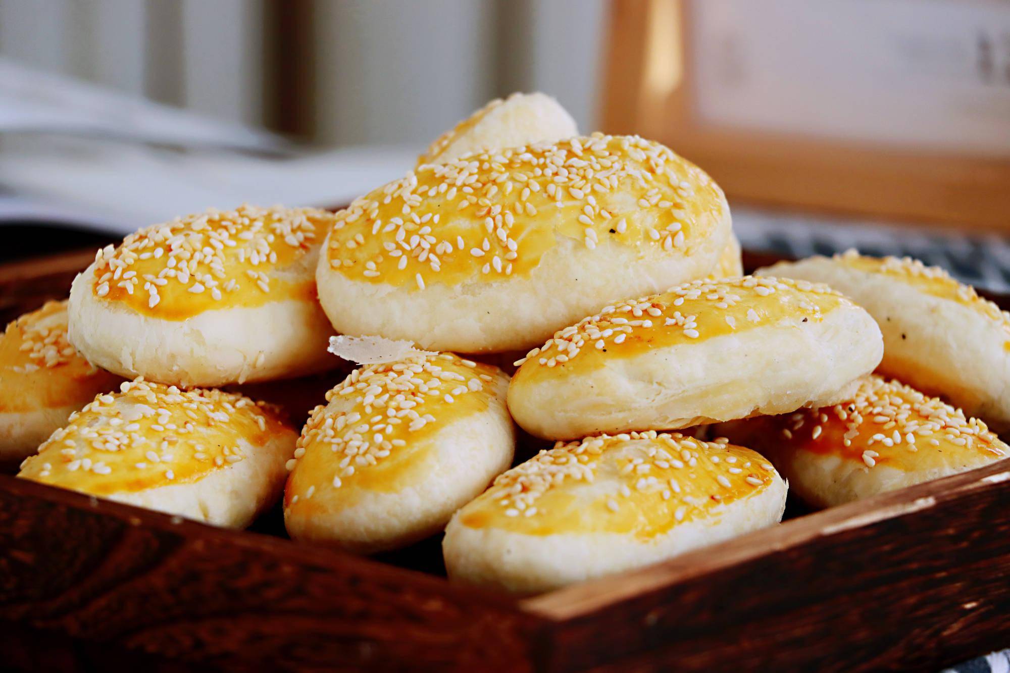 椒盐饼做法小技巧,学会可开店,香酥掉渣层次多,好吃不腻别错过