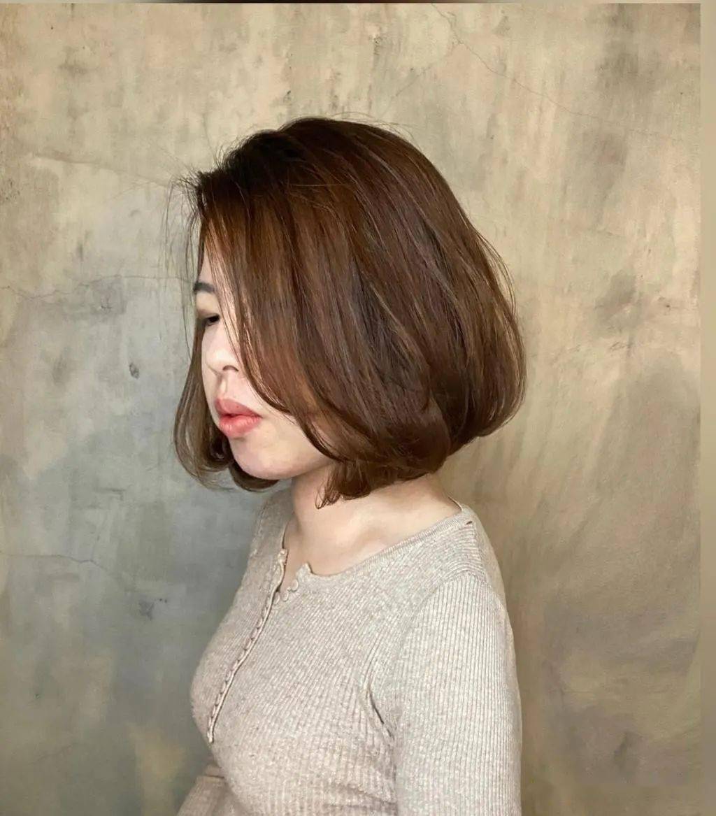 短发木马烫♀ 先铲除爆炸自然卷再替发型增添一点柔和线条 然后 do re