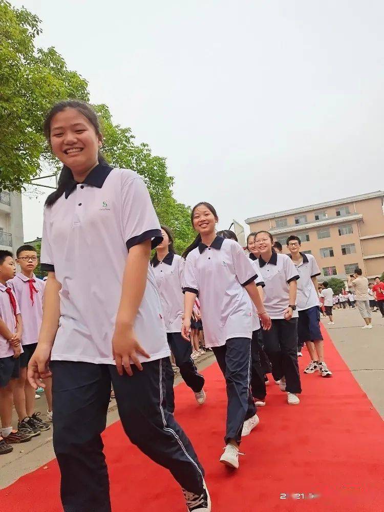 衡阳成章实验中学校服图片