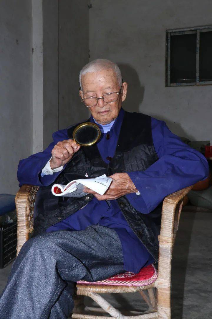 寿星年龄:102岁探访人物:温乃玖(男)探访地点:清远市英德市东华镇汶潭