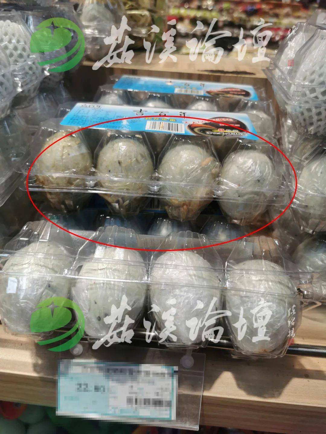 视频中看到蛆虫不是一条二条而是可以用密密麻麻来形容了