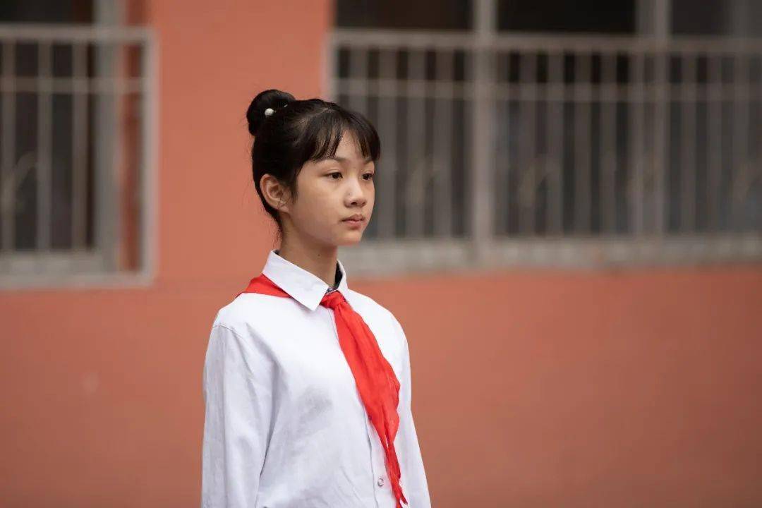 济南经十一路小学举行新队员入队仪式_少先队员