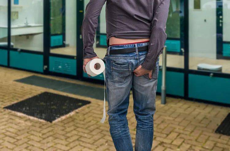 男子屁股痒竟夹出16只阴虱阴虱主要有2种传播途径男女都要小心