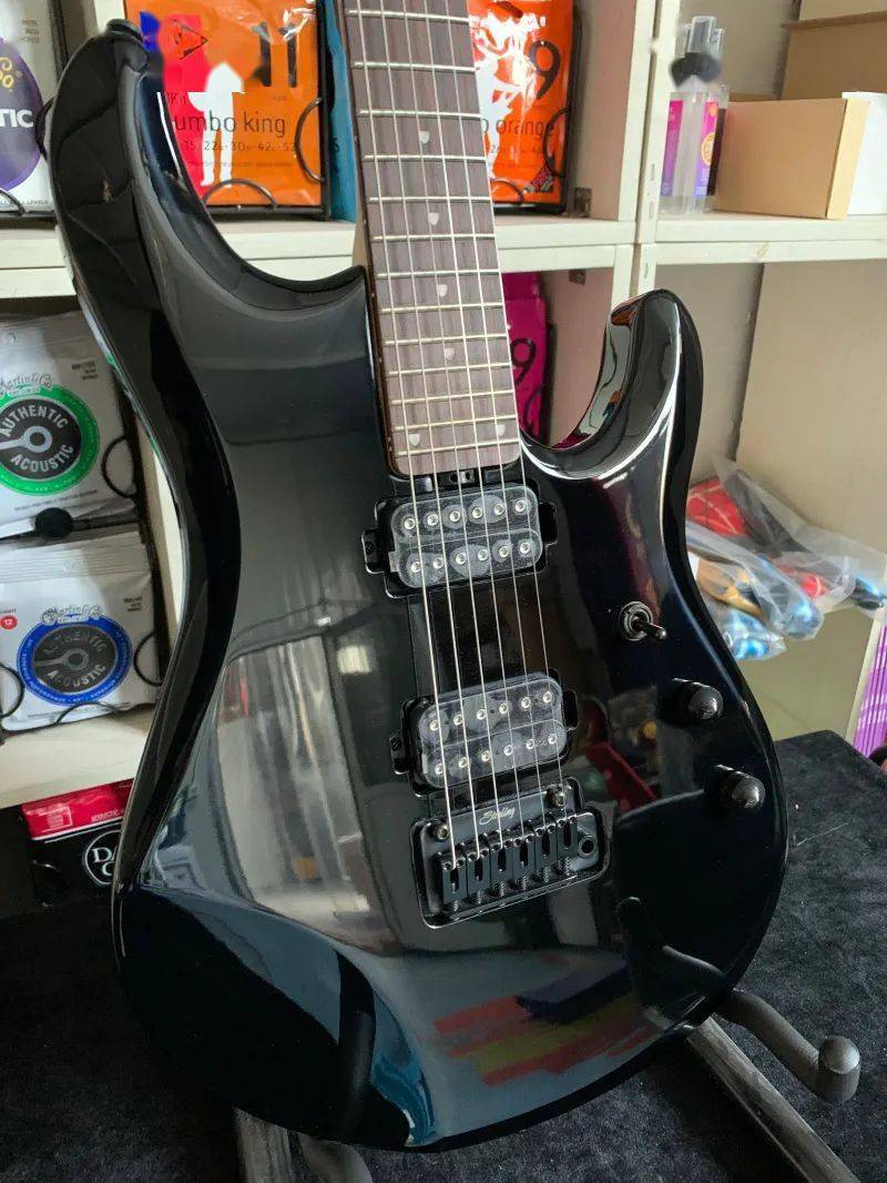 琴国今日有拍卖:sterling电吉他,面单吉他,hotone小箱头!