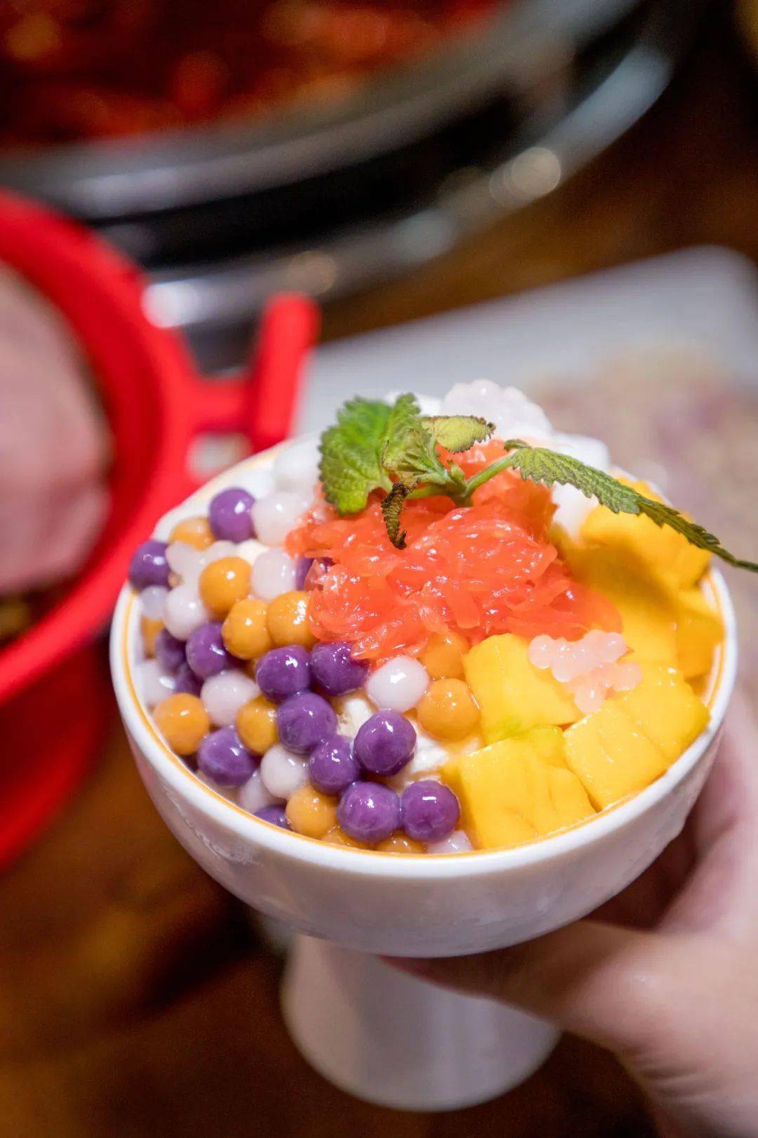 杨枝甘露冰汤圆"③绵绵牛奶冰上撒满了奥利奥碎,下面冰沙奶味十足,一