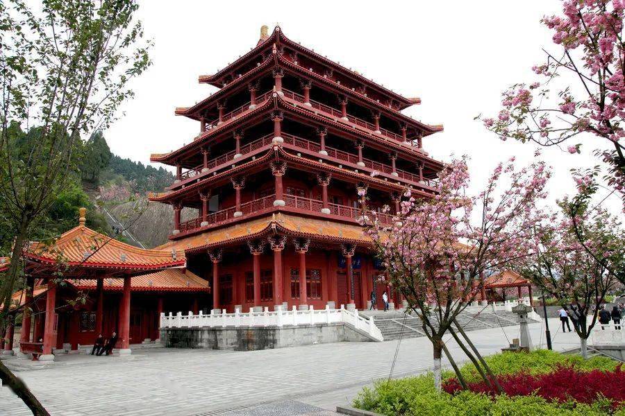 玉台山在阆中城北七里,上有滕王亭子,玉台观,夺锦轩,积翠亭,颐神,慈氏