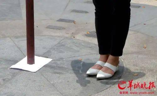 "立竿无影"的有趣现象夏至日正午会出现而在我市在这一天达到最长北