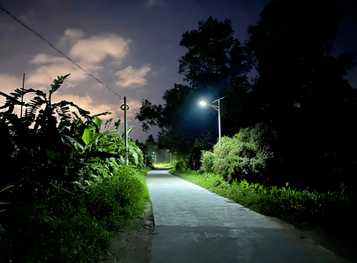 夜晚上的路灯风景图片