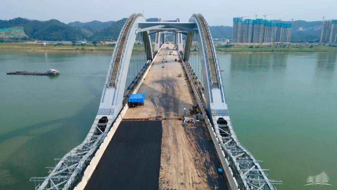 最新进展梧州西江四桥正式进入铺设沥青路面阶段7月份通车真的有望了