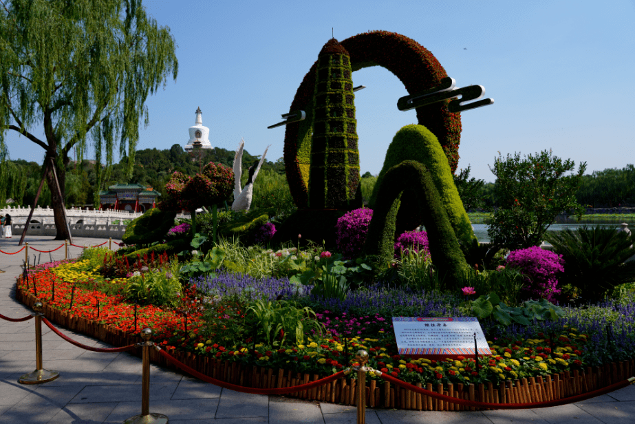 先睹为快 市属公园21组主题花坛亮相 看看都在哪儿 祝福