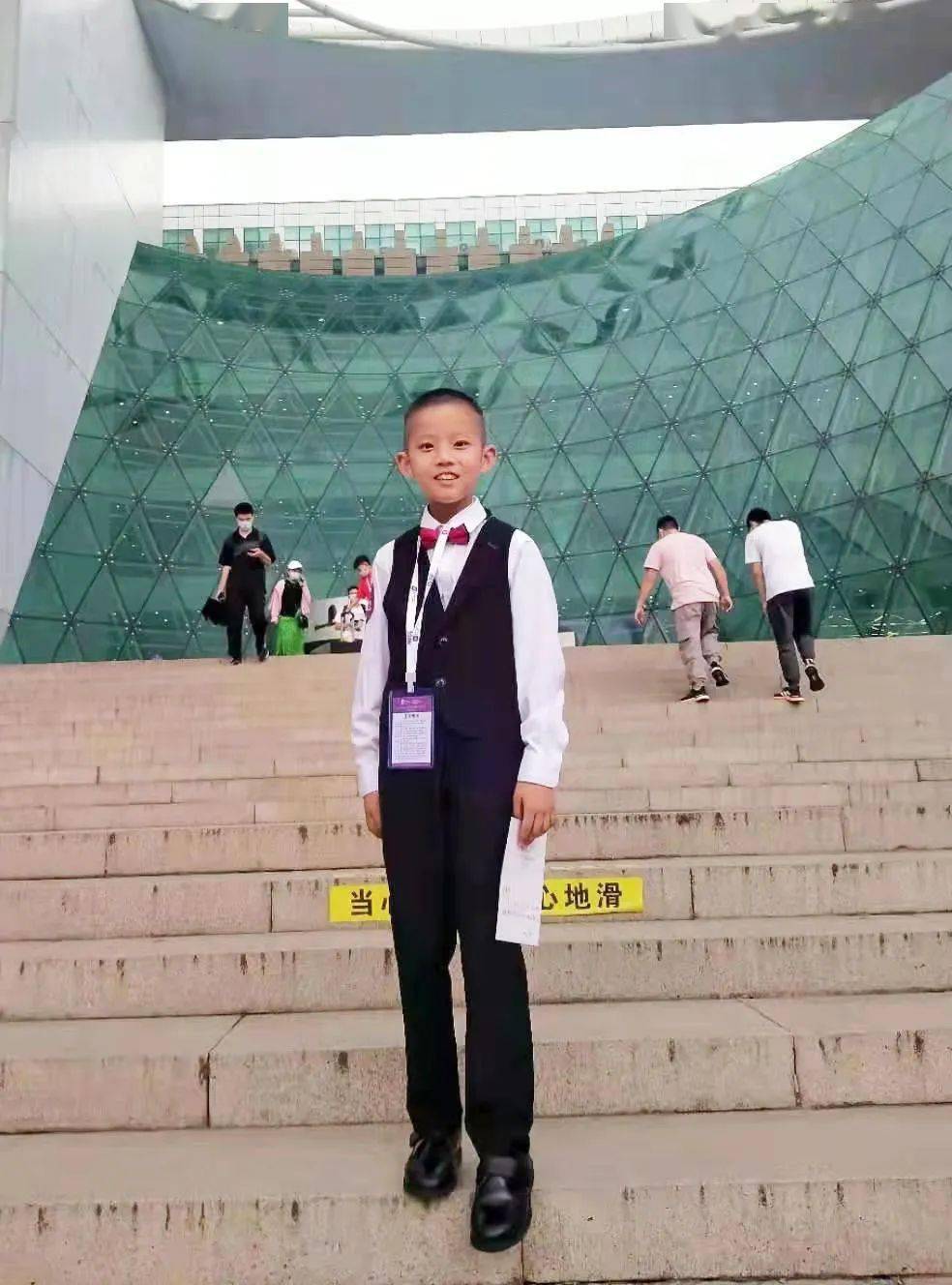 扬州唯一代表江苏参加全国总决赛宝应诞生一天才钢琴童星