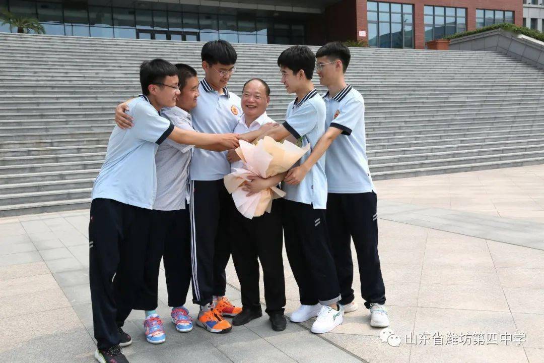 潍坊四中2021届毕业生毕业典礼隆重举行