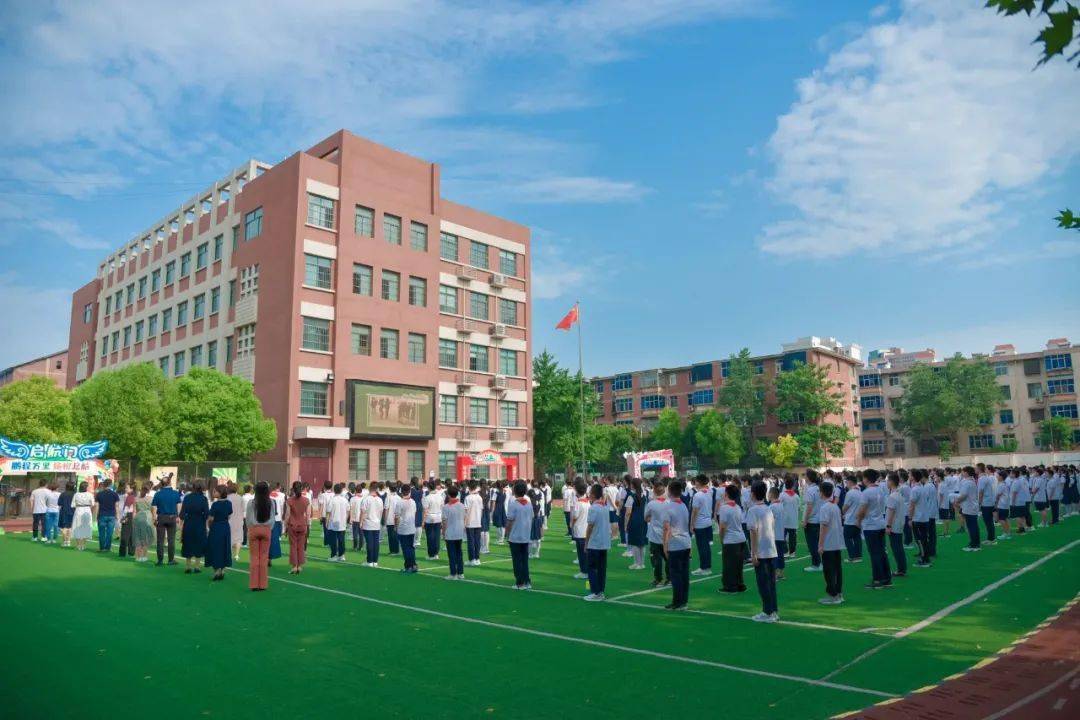市光明路小学毕业典礼:毕业季献礼百年 感恩行逐梦启航