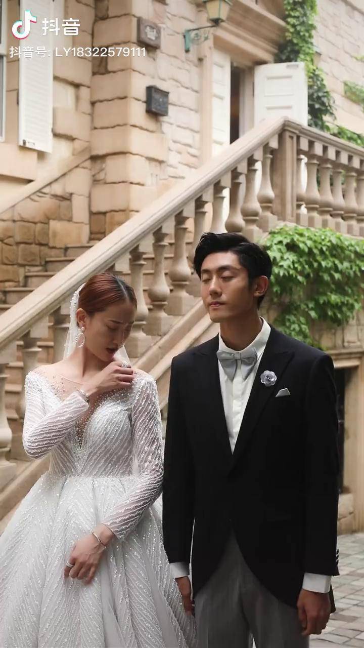 苗苗肩膀勒伤史蒂文心疼了苗苗vivi史蒂文