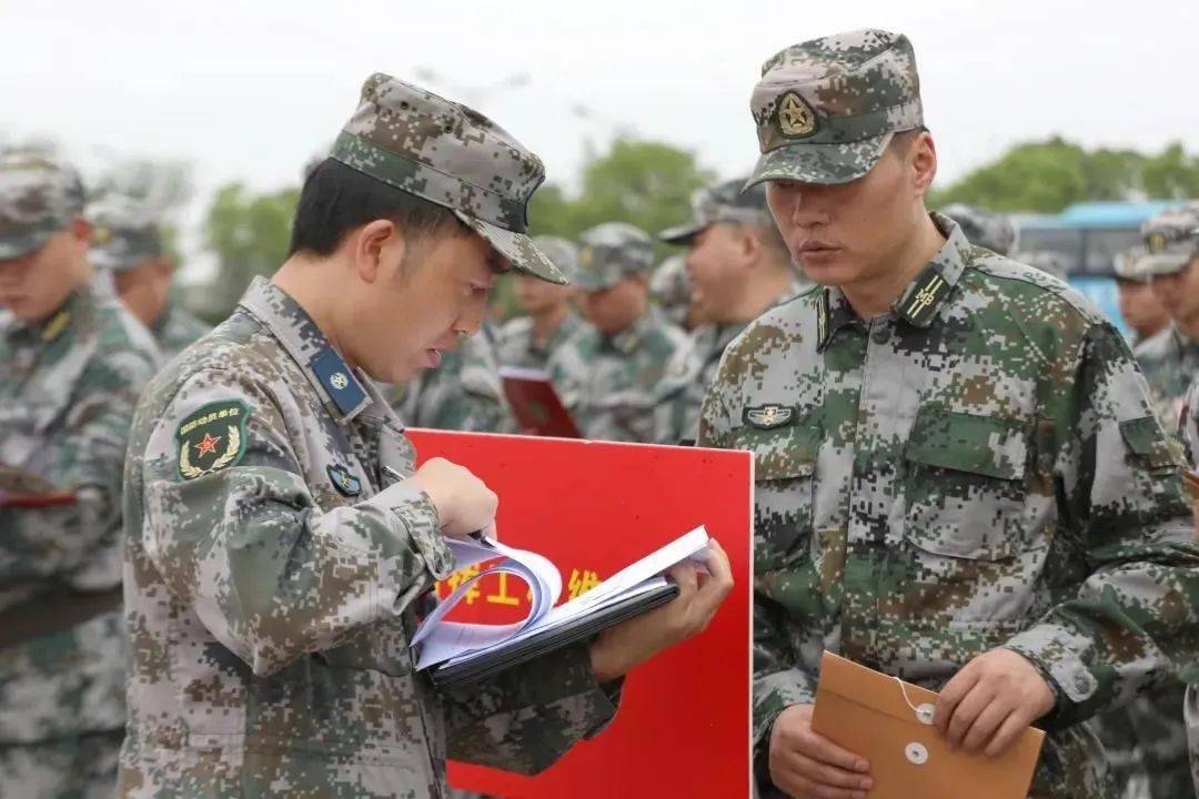 国防动态浦东新区举行2021年度民兵整组点验暨新兴领域动员力量展示