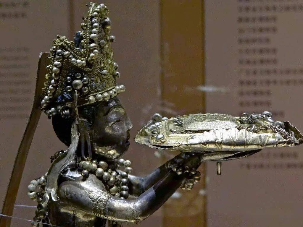 金银的佛像的文物年代图片