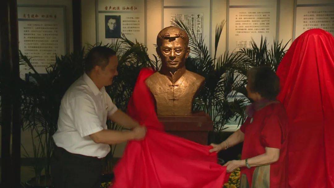 王复生王德三烈士塑像揭幕仪式和书法作品云岭先驱捐赠仪式举行