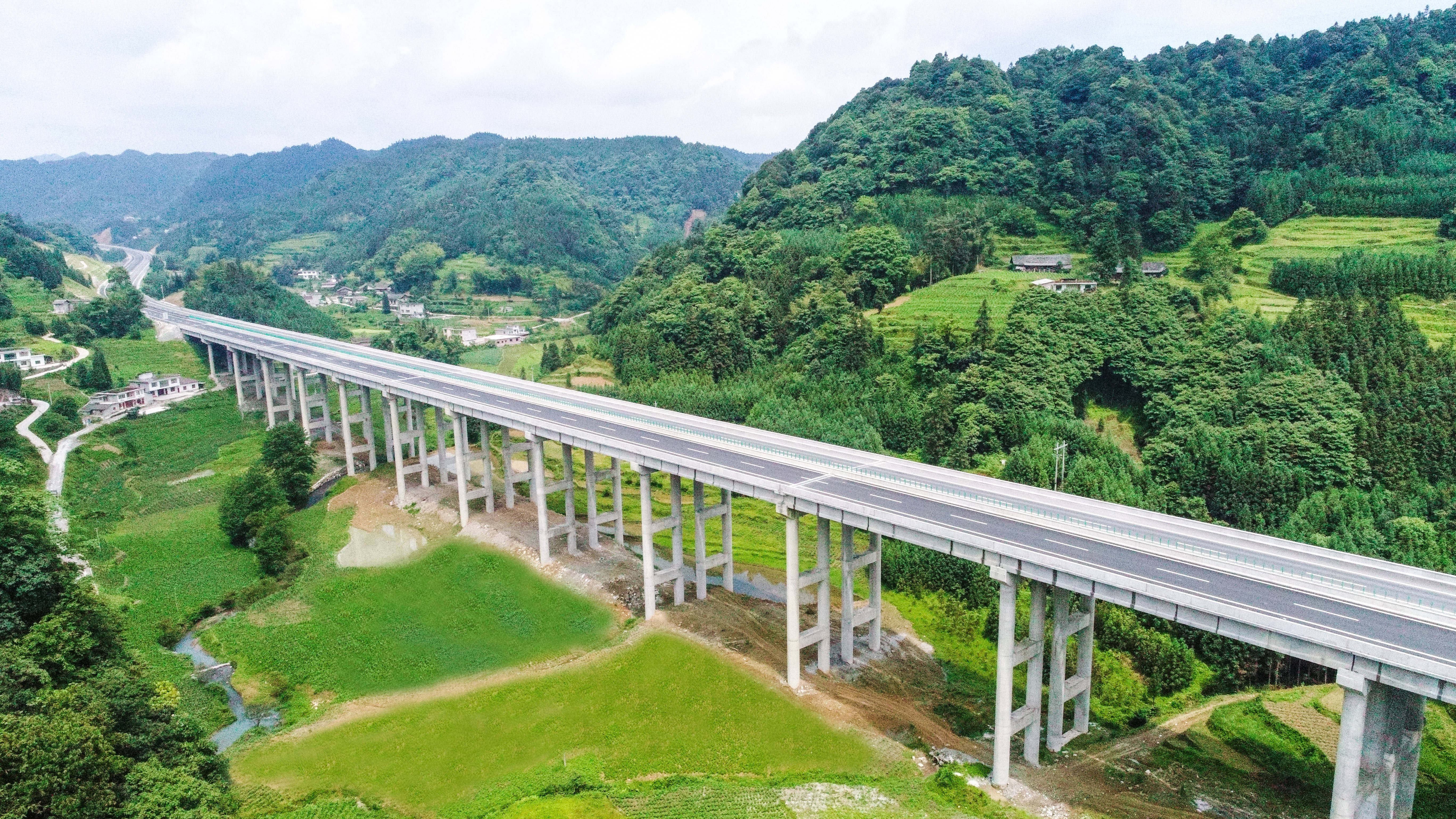 泸州叙永至云南威信高速公路通车 四川再添一条南向出川大通道