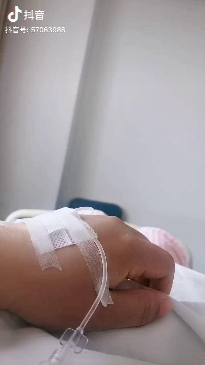 孕33周孕晚期太苦了各种不舒服大年夜朋友圈都在晒年夜饭而我还在住院