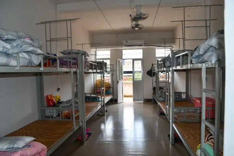 电白这所学校考上清华北大重奖50万