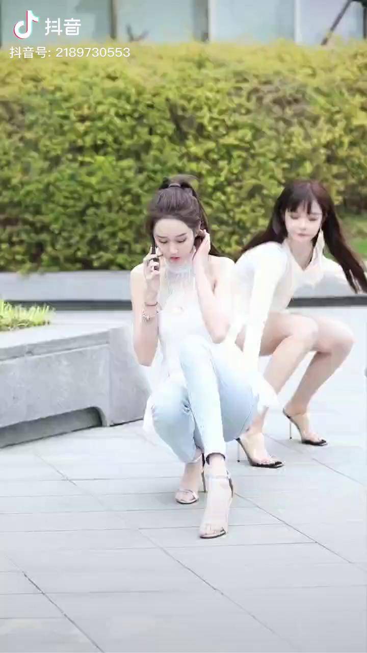 00后的闺蜜都这么会玩的吗街拍穿搭南初妹妹勾勾姐姐