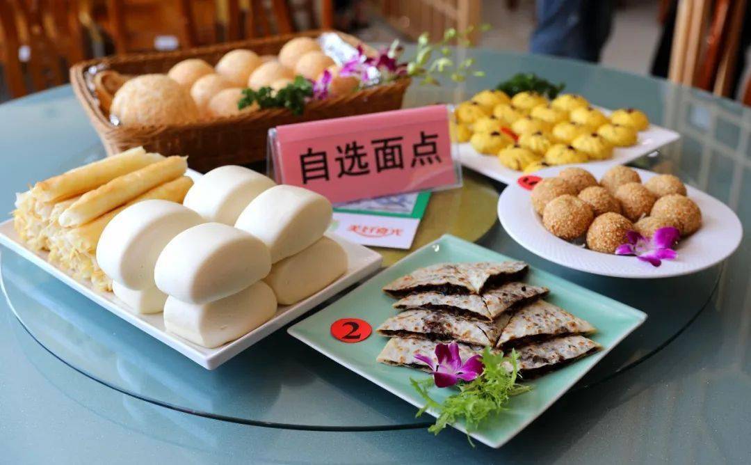 大显身手我校举办喜迎建党100周年立足岗位技能比赛暨菜品展示会