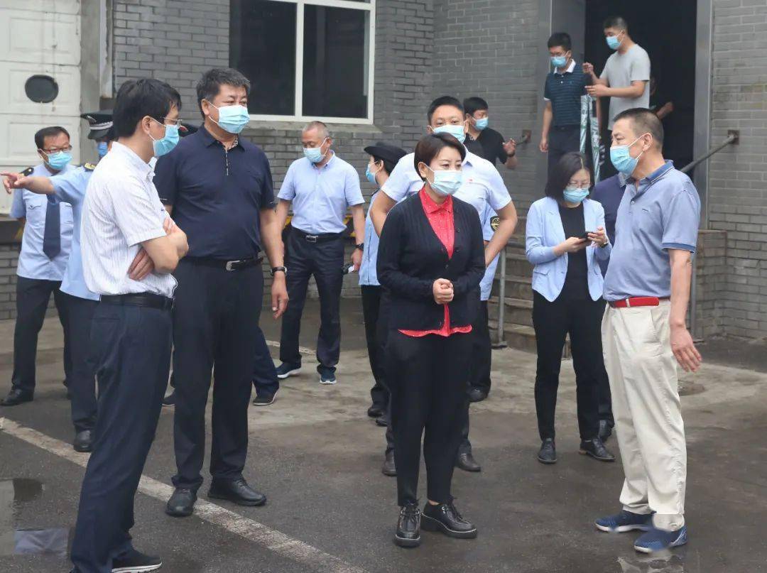6月25日上午,顺义区副区长李向英带队到辖区食品生产企业,督导检查