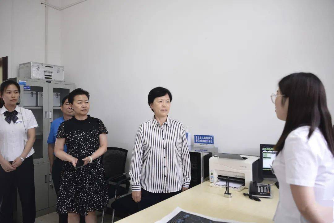 副主任史银升,洛阳市人大常委会监察和司法工委主任张书卿等参加调研