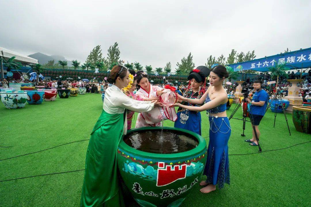 56个民族水相融,象山影视城第八届泼水节盛大开泼