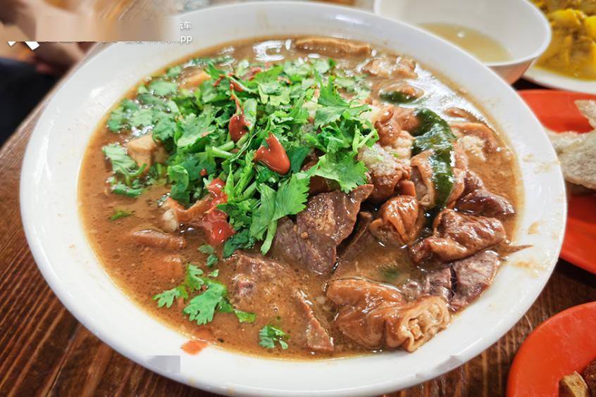 明星们都去的黄寺卤煮我们坐着挎子去探店