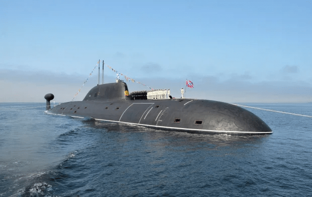 俄首次试航世界最大核潜艇几天前曾与英国海军黑海对峙
