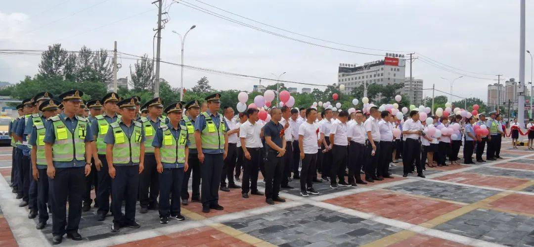 成县汽车站落成启运