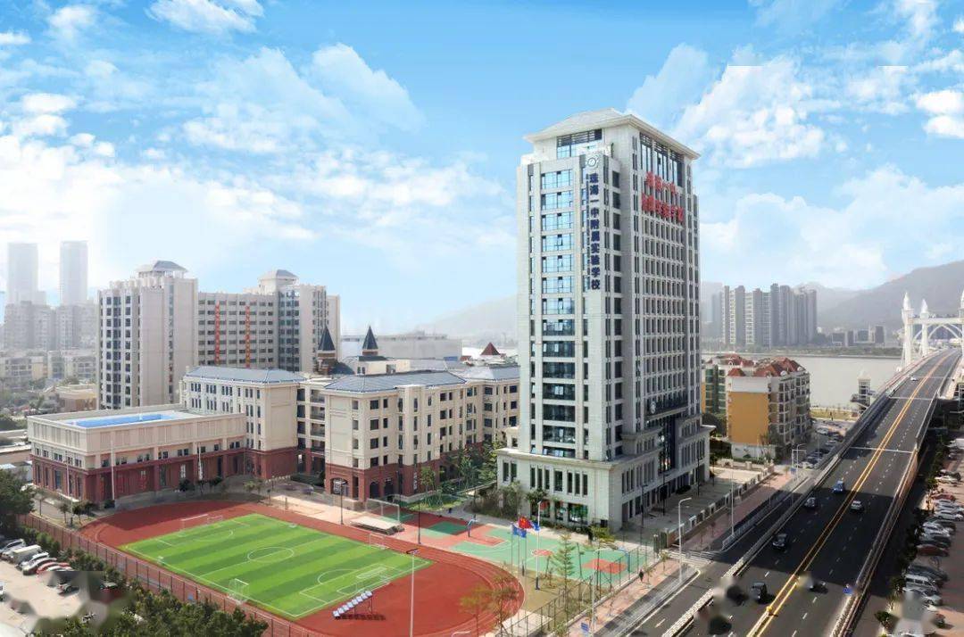 云探校珠海这个国际班拥有八个全市唯一认证