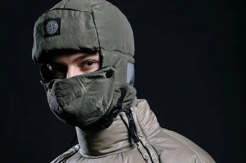 kanyets都在戴的帮派头套究竟是什么来头