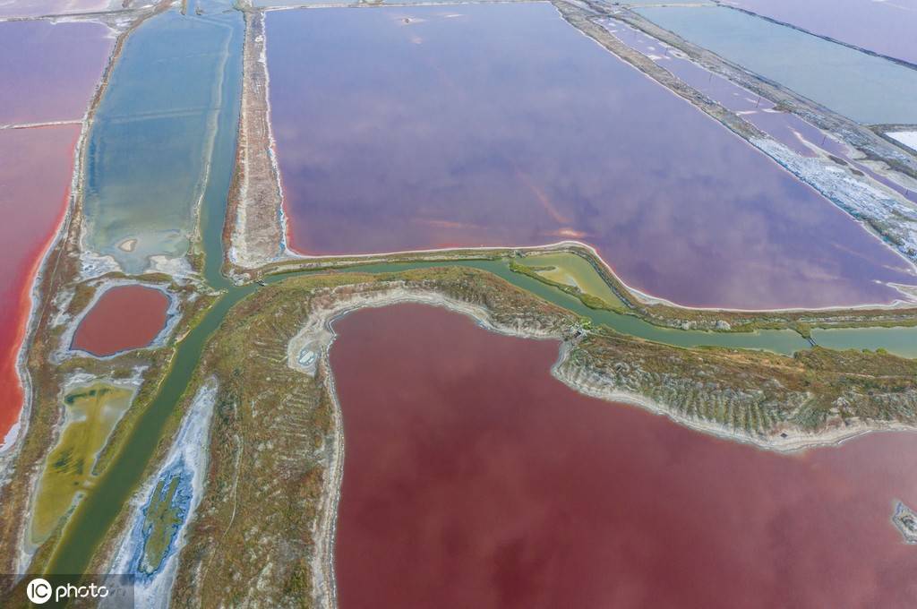 山西运城盐湖七彩呈祥 宛如调色盘